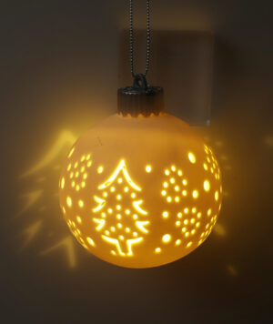 KUGLA LED 10cm VISEĆA