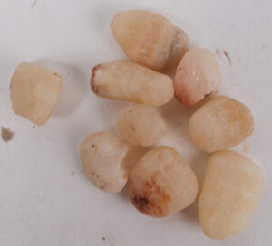 KAMENČIĆI UKRASNI 1kg KREM (8-12mm)